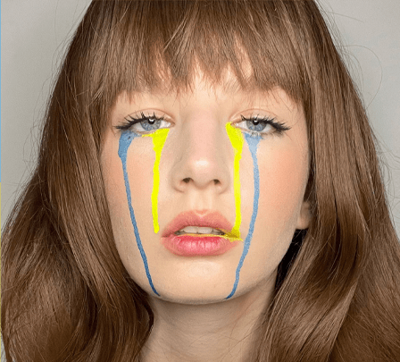 Photo Ukrainian girl is crying